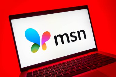 Prag, Çek Cumhuriyeti - 08 01 2025: MSN logosunu gösteren dizüstü bilgisayarın yakın görüntüsü. MSN haber, e-posta ve çevrimiçi hizmetler için bir platformdur.