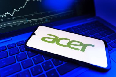 Prag, Çek Cumhuriyeti - 09 02 2025: telefon bilgisayarında Acer logosu görünüyor. Acer bilgisayar ve elektronik üreten bir teknoloji şirketidir..