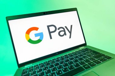 Prag, Çek Cumhuriyeti - 08 12 2025: Google Pay logosunu gösteren dinamik bir yakın plan. Google Pay kolay ve güvenli dijital ödemeler için bir platformdur.