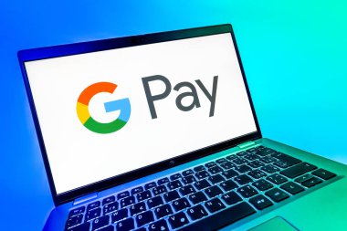 Prag, Çek Cumhuriyeti - 08 12 2025: Google Pay logosunu gösteren dinamik bir yakın plan. Google Pay kolay ve güvenli dijital ödemeler için bir platformdur.