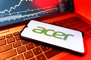 Prag, Çek Cumhuriyeti - 09 02 2025: telefon bilgisayarında Acer logosu görünüyor. Acer bilgisayar ve elektronik üreten bir teknoloji şirketidir..