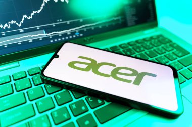 Prag, Çek Cumhuriyeti - 09 02 2025: telefon bilgisayarında Acer logosu görünüyor. Acer bilgisayar ve elektronik üreten bir teknoloji şirketidir..