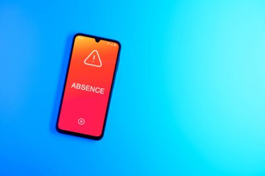 Sade arkaplandaki telefon yok metni gösteriyor. Yokluk, işte bulunmama durumudur..