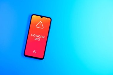 Sade arkaplanda iş birliği metni var. Ortak çalışma, farklı şirket veya kişiler tarafından kullanılan ortak çalışma alanıdır..