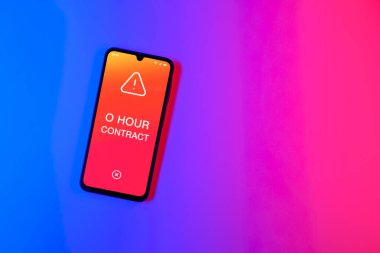 Sade arkaplanda 0 Saat Sözleşmesi metni var. O Saat Sözleşmesi garantili çalışma saatleri olmayan bir sözleşmedir..