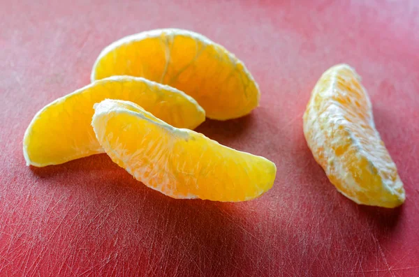 Rodajas Naranja Fresca Tablero Corte Rojo — Foto de Stock