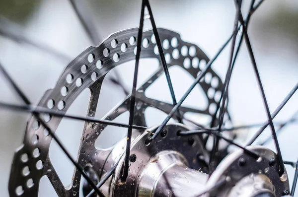 Hub Delantero Una Bicicleta Montaña Cerca Rotor Freno Disco Bicicleta —  Fotos de Stock