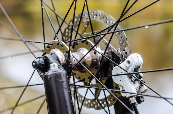 Hub Delantero Una Bicicleta Montaña Cerca Rotor Freno Disco Bicicleta — Foto de Stock