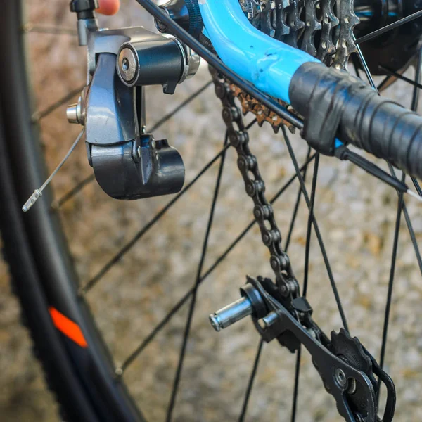 Desviador Trasero Bicicleta Cayó Por Mitad Pie Del Desviador Trasero — Foto de Stock