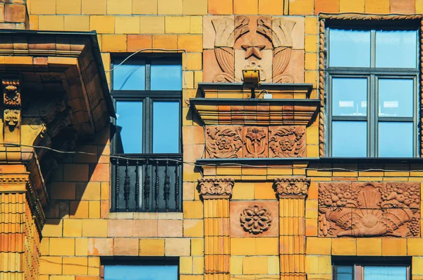Fasada Budynku Starego Windows Dekoracja Ścian — Zdjęcie stockowe
