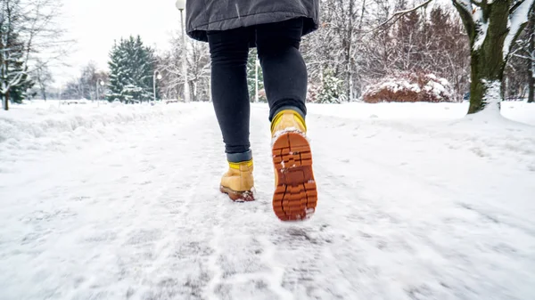 Winter Walk Yellow Leather Boots Back View Feet Women Walking — Stock Photo, Image