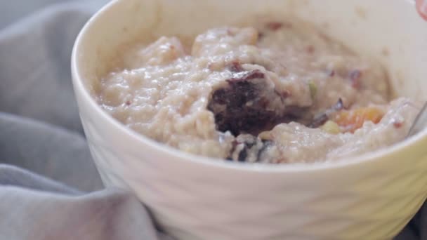 Harina Avena Con Caqui Podar Tazón Hondo Cocinar Desayuno Saludable — Vídeo de stock