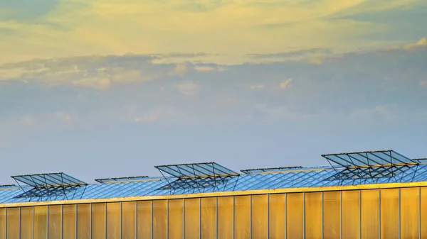 日没の大工業温室 — ストック写真