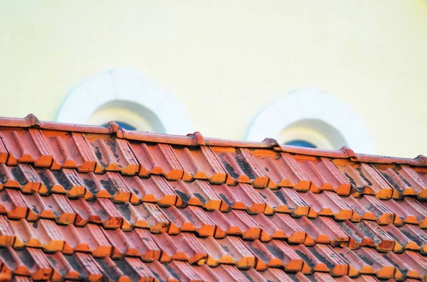 赤いセラミック屋根のタイル背景 — ストック写真