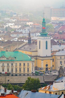 Lviv, Ukrayna - Puslu Eski Şehrin Panoraması