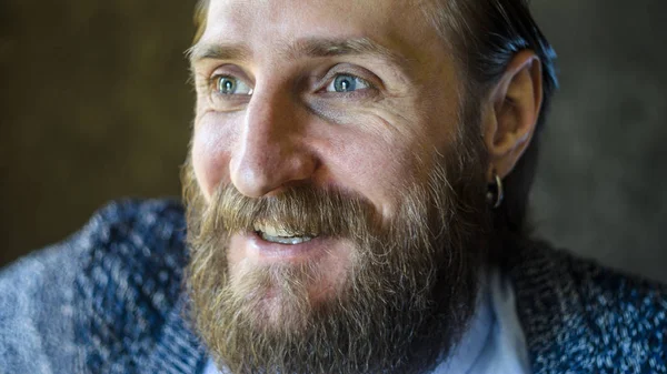 Man with a Beard is Talking and Laughing Close Up — Stock Photo, Image