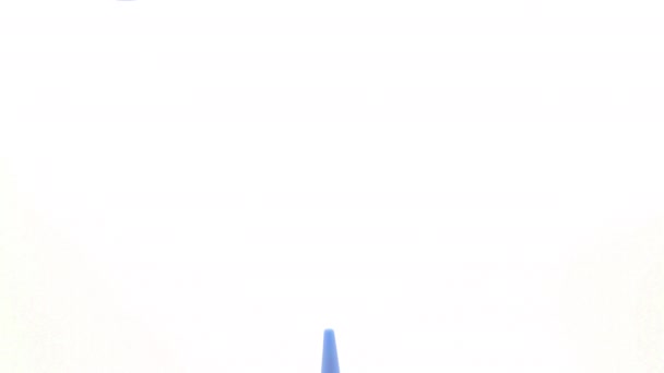 Maatmeter Met Blauwe Rubberspuit Witte Achtergrond Concept Van Gedwongen Gewichtsverlies — Stockvideo