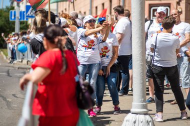 Minsk, Beyaz Rusya - 23 Haziran 2019: Şehirde Hayranlar
