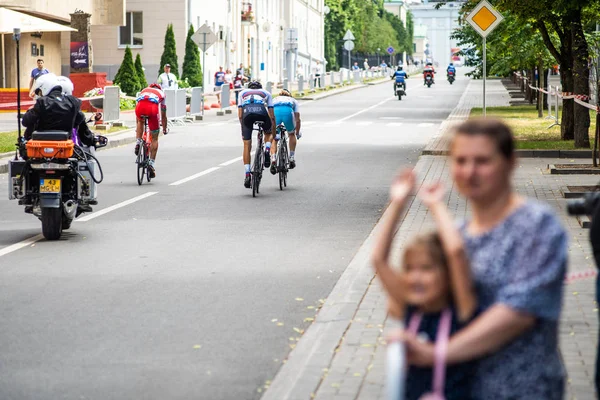 Minsk, Bielorrusia - 23 de junio de 2019: Los aficionados en la ciudad —  Fotos de Stock