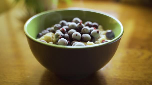 Farine Avoine Chaude Banane Aux Groseilles Petit Déjeuner Sain Sain — Video