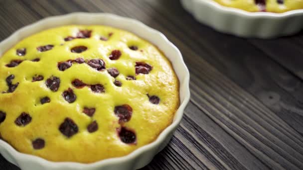 Berry Biscuit Mini Tarts Baking Dish Tasty Dessert Currants Dark — Stock Video