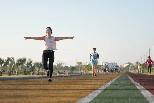 Khonkaen Thailand December 2018 Female Runner Stretches Arms Running Finish — Stock Photo, Image