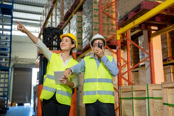 Equipo Trabajadores Almacén Almacén Trabajando Gran Almacén Reunión Personal Almacén — Foto de Stock