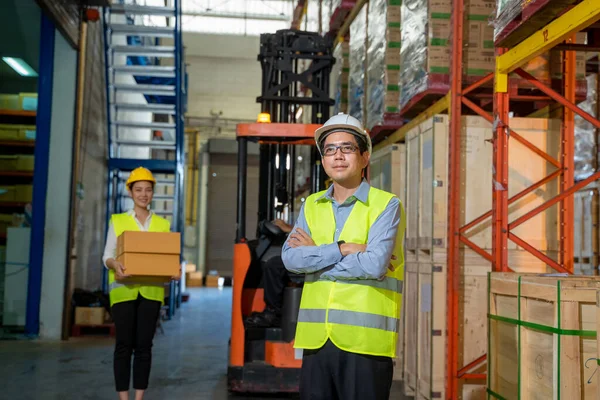 Equipe Trabalhadores Armazém Armazém Com Gerentes Que Trabalham Grande Armazém — Fotografia de Stock