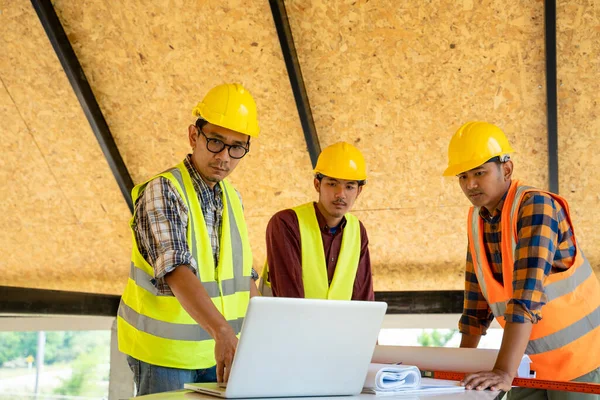 Reunião Equipe Engenharia Industrial Trabalho Canteiro Obras — Fotografia de Stock