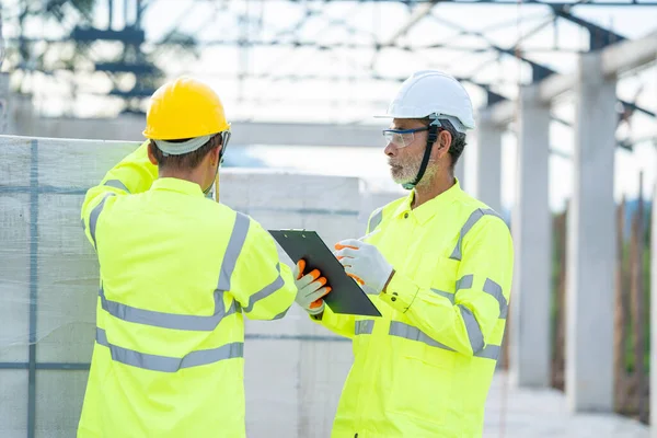 Civil Engineer Checking Work Clipboard Progress Construction Project Construction Site — Stock Photo, Image