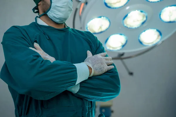 Chirurg Mundurze Gotowy Pracy Sali Operacyjnej Szpitalu — Zdjęcie stockowe