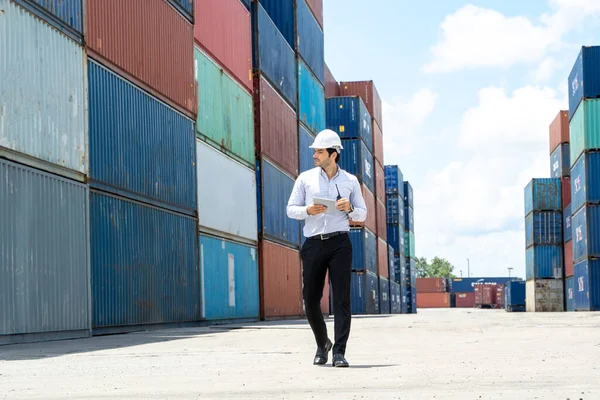 Retrato Empresário Adulto Médio Trabalhando Contêiner Carga Conceito Logística Negócios — Fotografia de Stock