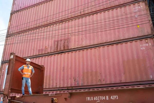 Caixa Contêineres Carregamento Controle Foreman Estação Depósito Contêineres Para Exportação — Fotografia de Stock