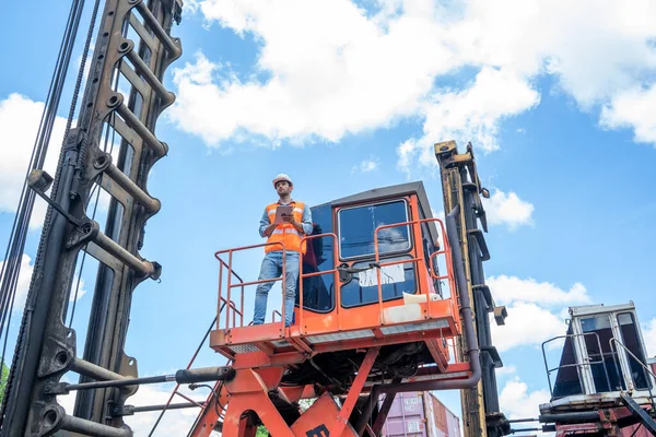 Container Worker Working Checking Container Warehouse — Stock Photo, Image