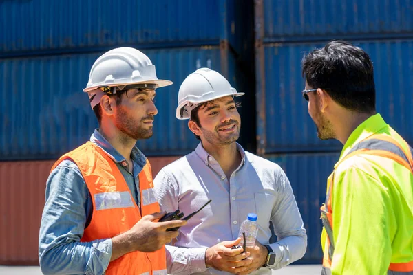 Engenheiro Capataz Que Trabalha Verificando Porto Carga Recipiente Para Carregar — Fotografia de Stock