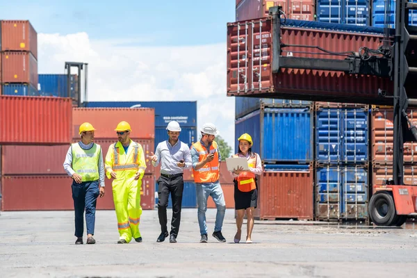 Engenheiro Equipe Trabalhadores Que Trabalham Porto Jarda Recipiente Importação Exportação — Fotografia de Stock