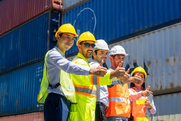Grupo Trabalhadores Portuários Profissionais Pessoas Engenharia Vestindo Capacete Segurança Chapéu — Fotografia de Stock