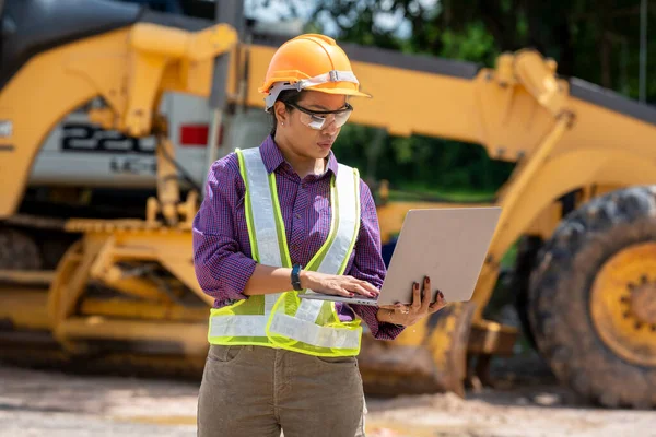 Mulheres Coordenador Usam Computador Portátil Local Construção Projeto Imobiliário Edifício — Fotografia de Stock