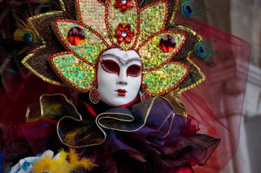 Çok renkli renkli karnaval maskesi ve kostüm geleneksel Festivali Venedik, İtalya