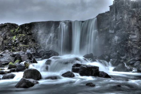 Die Basaltfelsformationen Thingvellir Nationalpark Schaffen Diesen Spektakulären Wasserfall Island — Stockfoto
