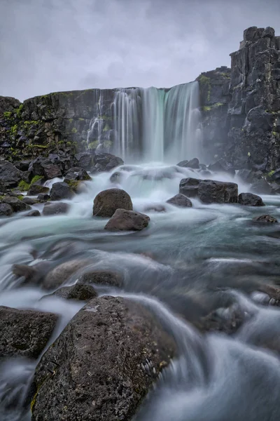 Die Basaltfelsformationen Thingvellir Nationalpark Schaffen Diesen Spektakulären Wasserfall Island — Stockfoto