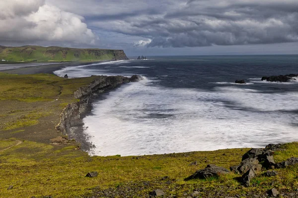 Wellen Schwarzen Strand Island — Stockfoto