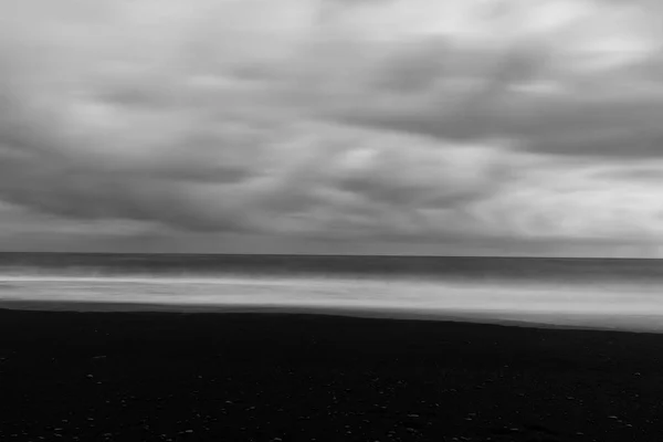 Clouds Moving Black Beach Iceland — Stock Photo, Image