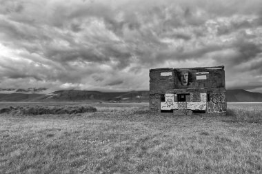 Yol 1 - jvegur terk edilmiş bina Graffiti siyah ve beyaz yüzük