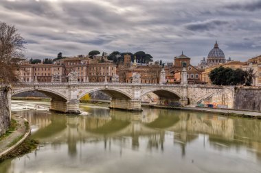 Sunset View St Speter's Bazilikası, Tiber Nehri'nin, Roma, İtalya