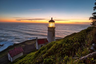Uzun pozlama ve günbatımı Haceta deniz feneri, Oregon