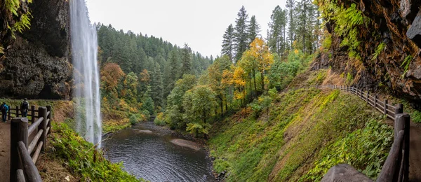 Herbstfarben Wasserfälle Langzeitbelichtung Herbstfarben Oregon — Stockfoto