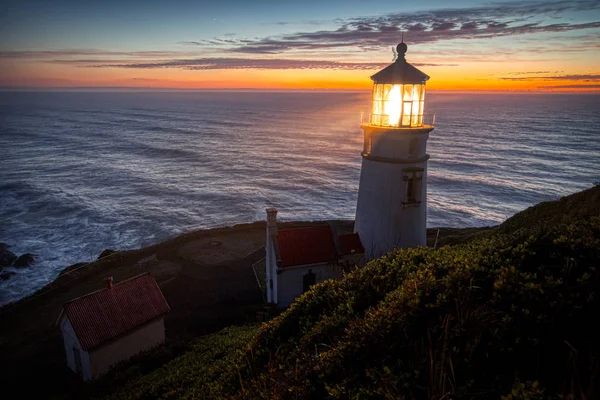 長時間露光と Haceta の灯台 オレゴン州の日没 — ストック写真