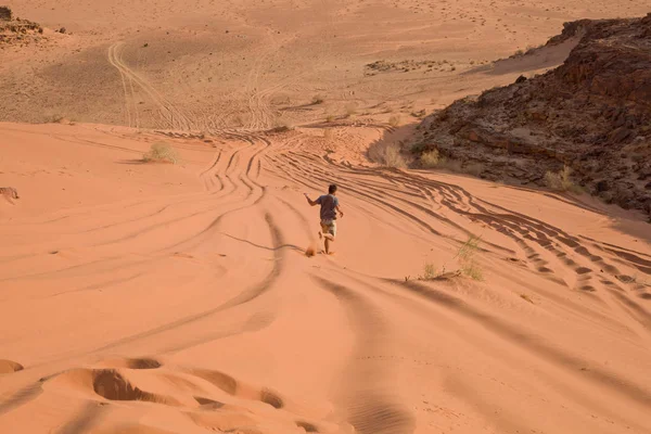 Homem no deserto - Jordânia — Fotografia de Stock