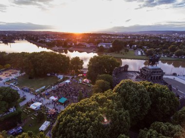 Koblenz şehir Almanya 15.06.2018 olay elektronik şarap tarihi bir anıt Alman köşe güneşli bir günde